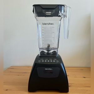 Blendtec Classic 575 Black Model CTB2